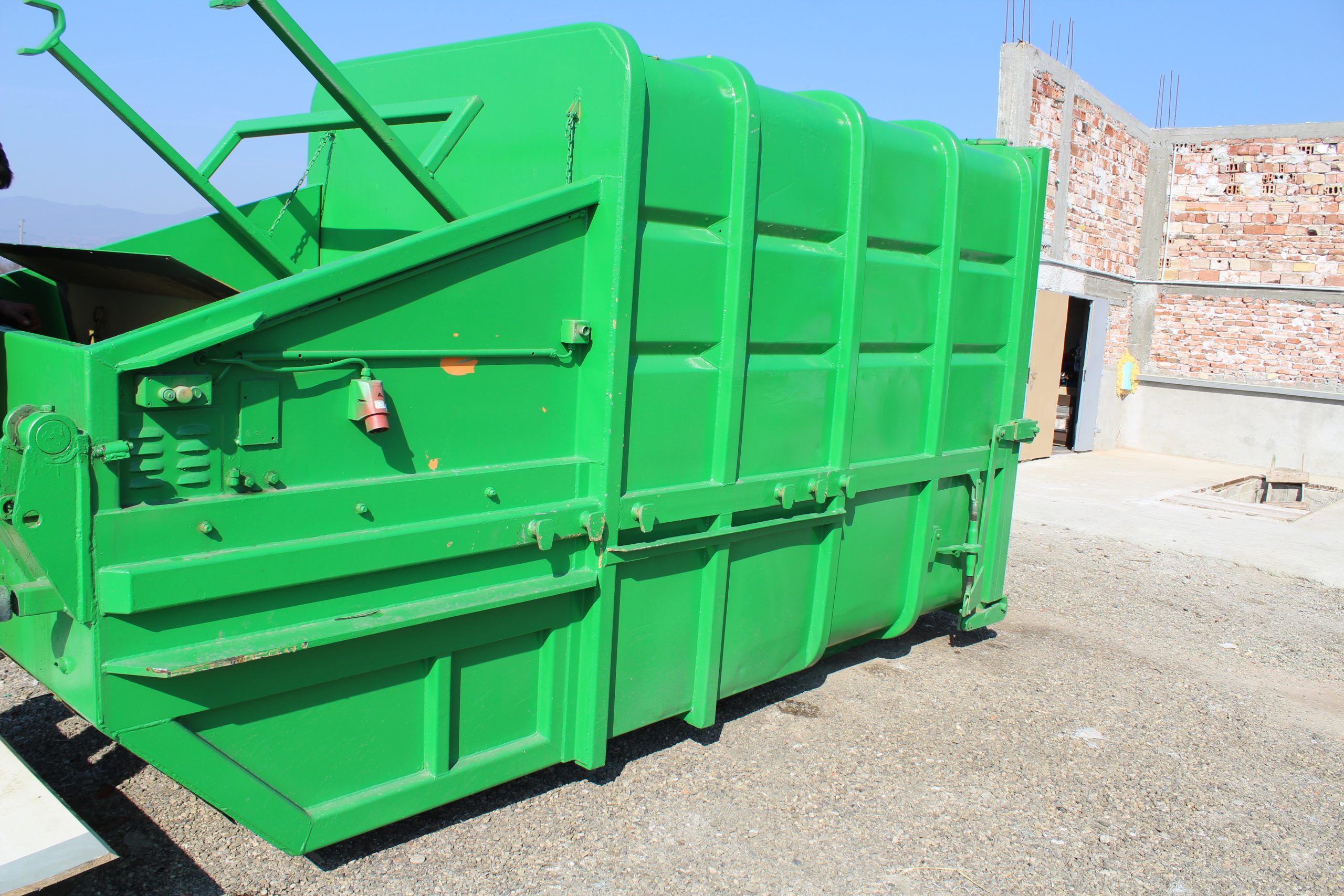 Read more about the article Абонаментно извозване на отпадъци с контейнери