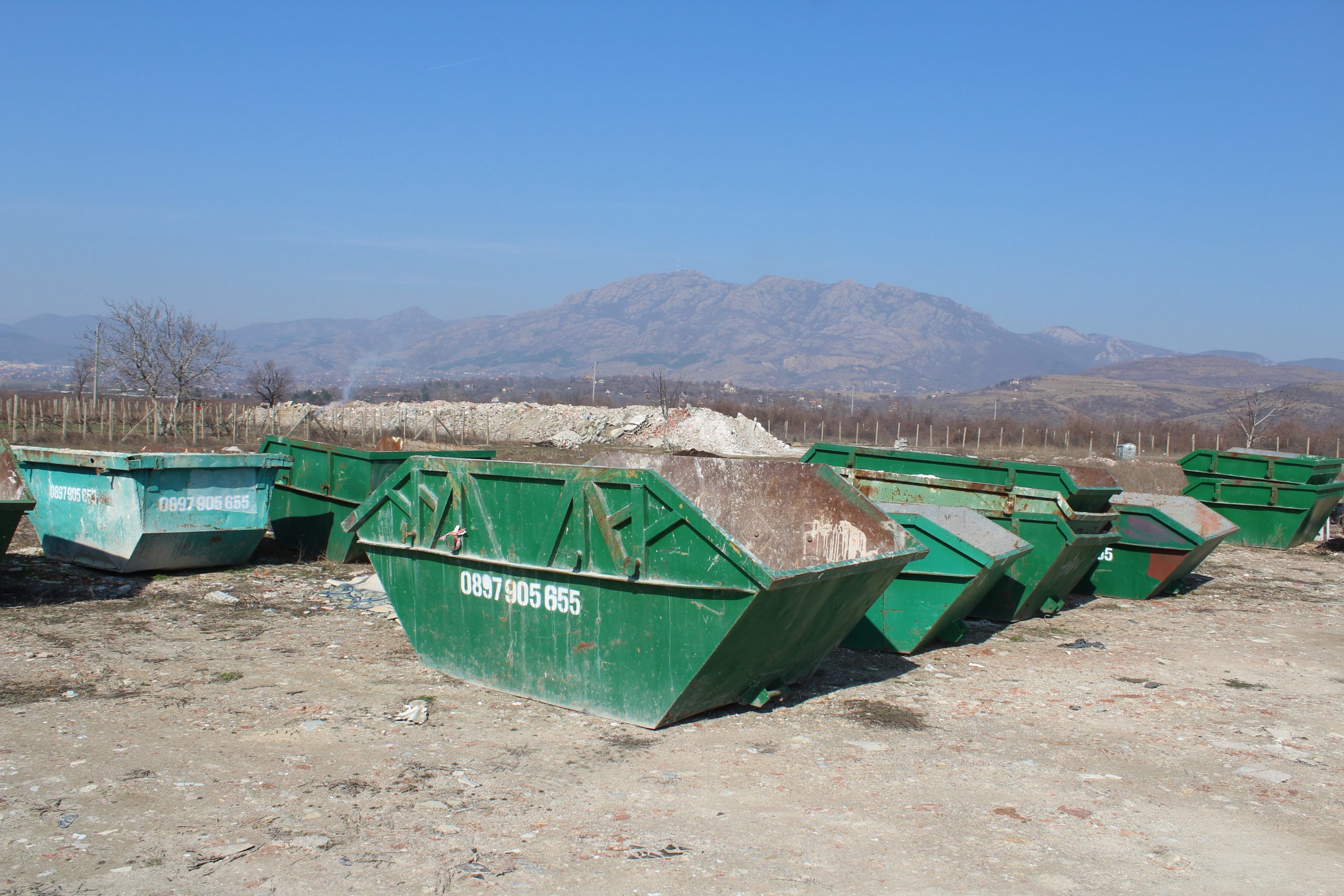 Read more about the article Извозване на отпадъците с контейнери